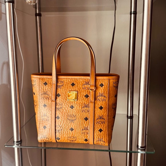 Michael Kors (MK) Purses - Picture 5 of 7